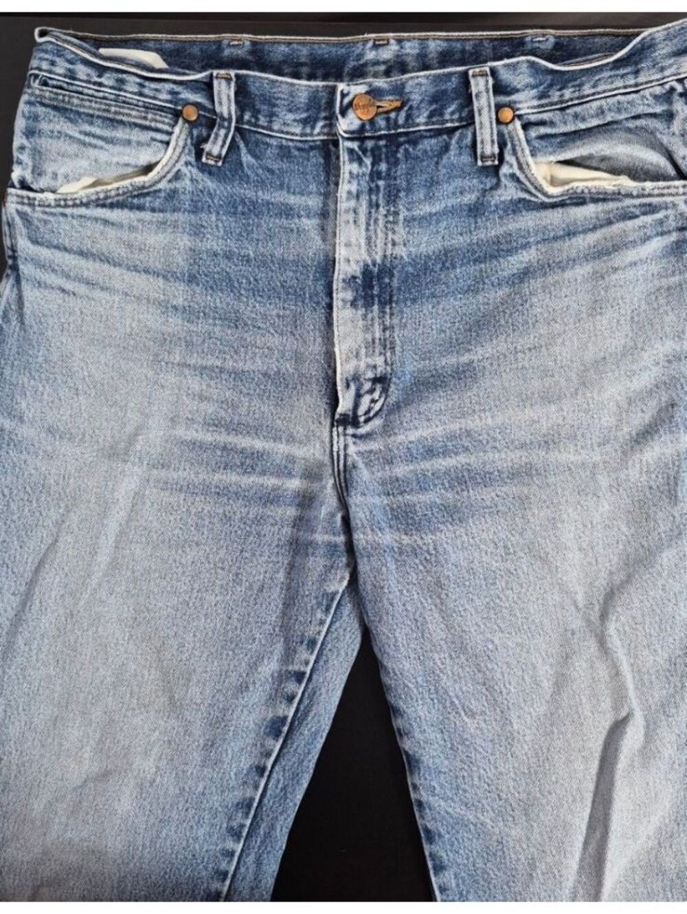 Wrangler Men’s Light Wash Faded Jeans 35x32